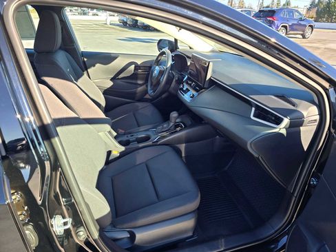 Used 2025 Toyota Corolla LE image 11