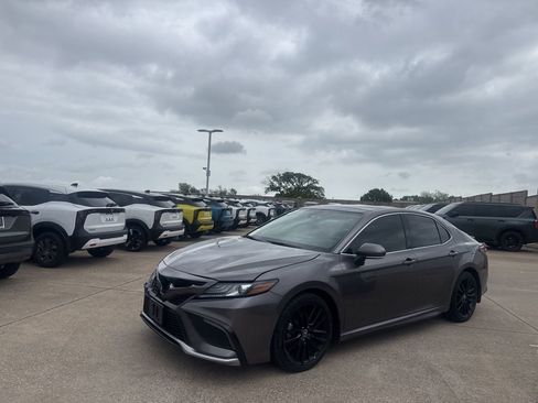 Used 2023 Toyota Camry XSE image 7