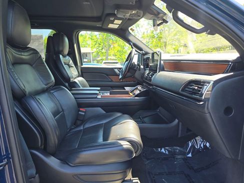 Used 2019 Lincoln Navigator Reserve AWD/4WD image 10