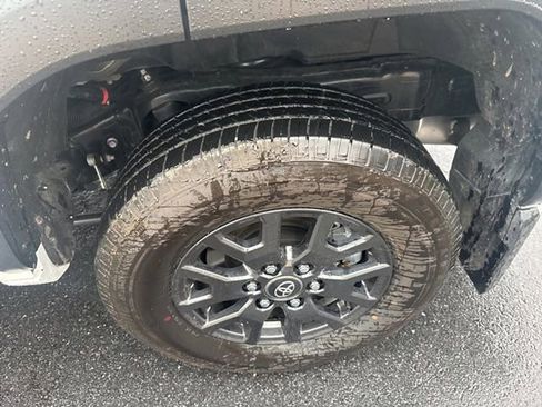 Used 2025 Toyota 4Runner SR5 AWD/4WD image 25