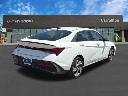 Certified 2025 Hyundai Elantra Sport FWD image 5