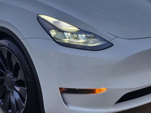 Used 2021 Tesla Model Y Performance image 7