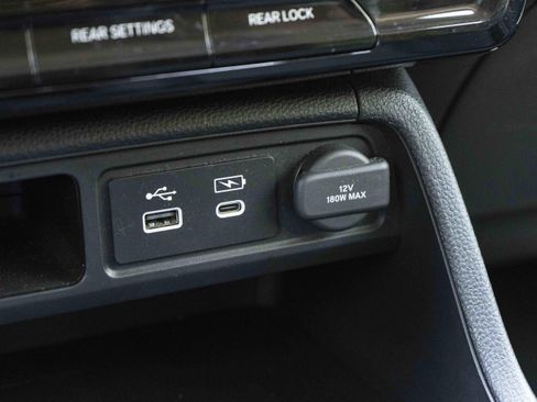 Used 2025 Honda Pilot Touring image 34