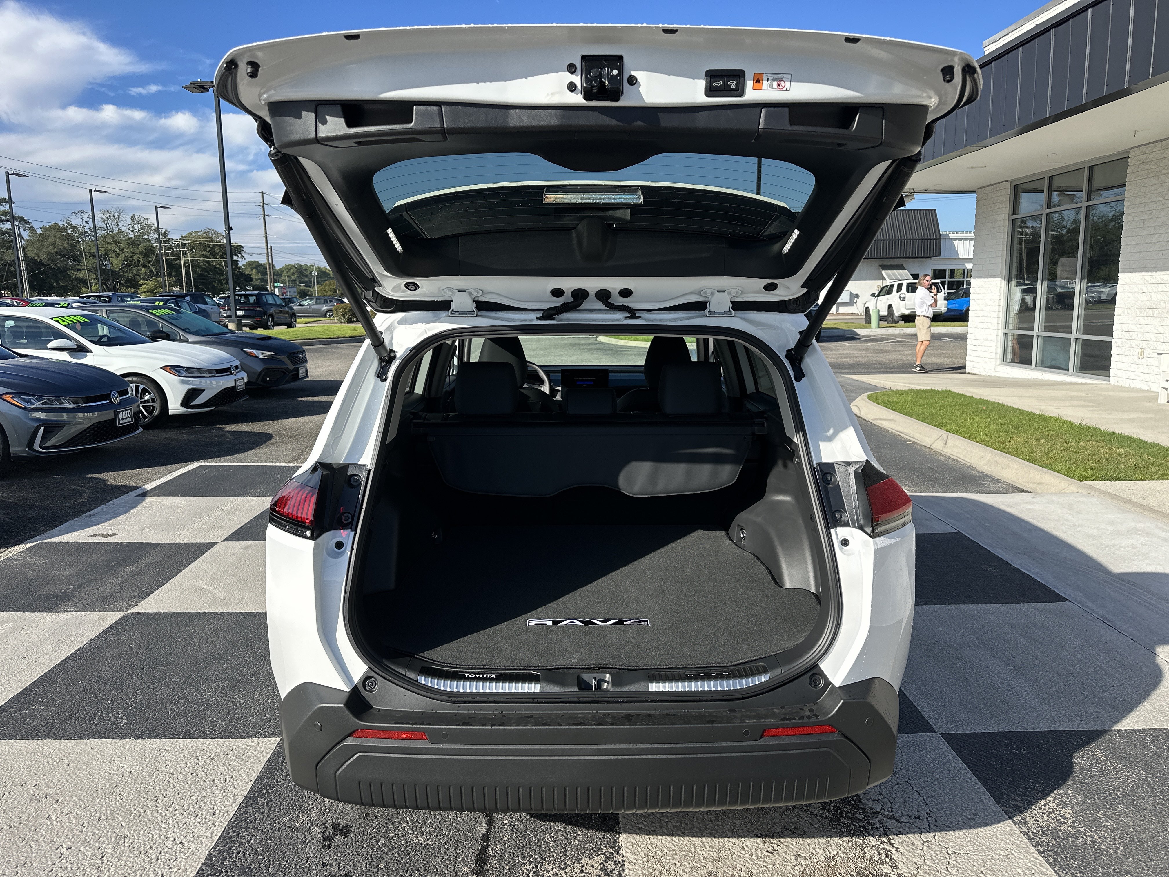 Used 2026 Toyota RAV4 XLE Premium w/ Panoramic Sun Roof Package AWD/4WD image 5