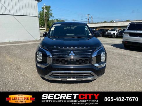 Used 2022 Mitsubishi Outlander SE AWD/4WD image 2