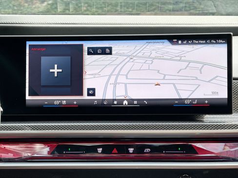 Used 2025 BMW 760i xDrive w/ Premium Package image 23