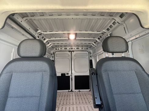Used 2025 RAM ProMaster 2500 w/ Convenience Group FWD image 24