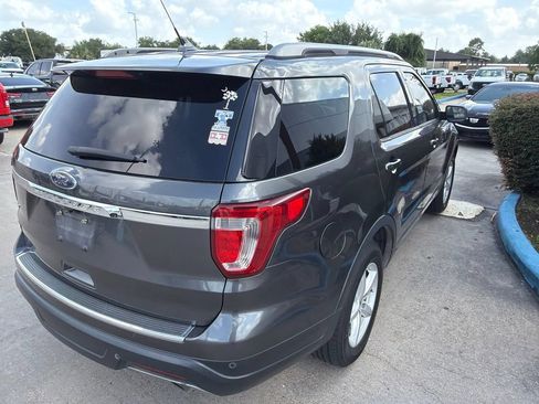 Used 2018 Ford Explorer XLT w/ Equipment Group 201A FWD image 4