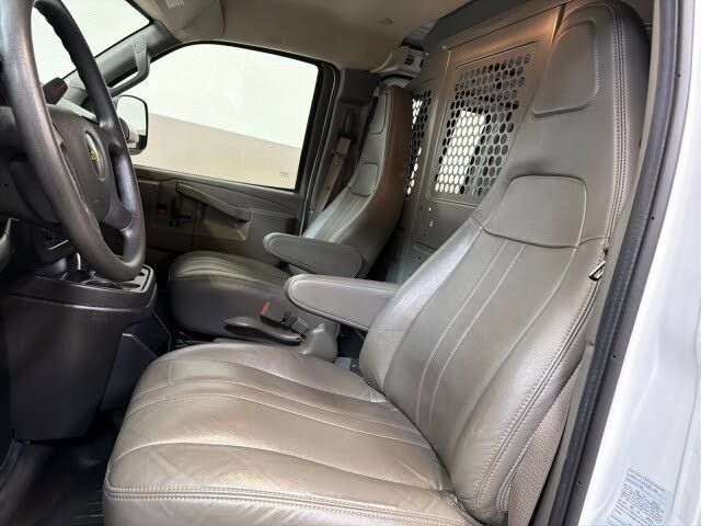 Used 2022 Chevrolet Express 2500 w/ Driver Convenience Package RWD image 15