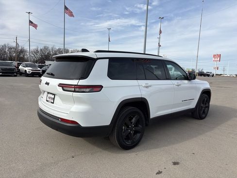 Used 2023 Jeep Grand Cherokee L Altitude image 3