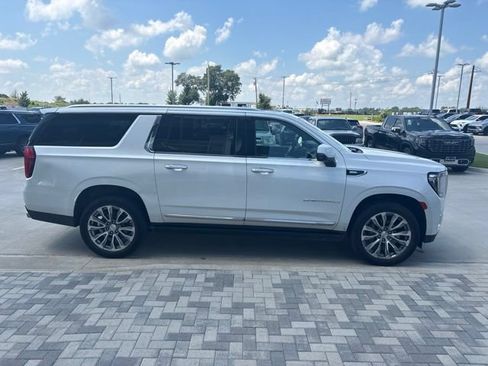 Used 2021 GMC Yukon XL Denali w/ Denali Premium Package AWD/4WD image 2