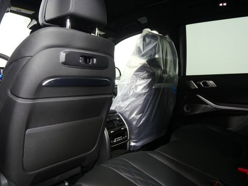 Used 2026 BMW X7 M60i image 19