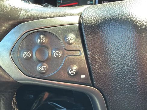 Used 2018 Chevrolet Suburban Premier AWD/4WD image 12