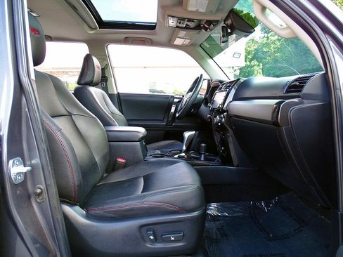 Used 2021 Toyota 4Runner TRD Off-Road Premium w/ Moonroof Package AWD/4WD image 29