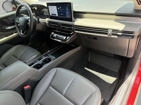 Used 2023 Lincoln Corsair FWD image 12
