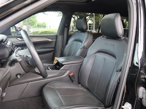 Used 2022 Jeep Grand Cherokee L Overland w/ MOPAR Finishing Package AWD/4WD image 31