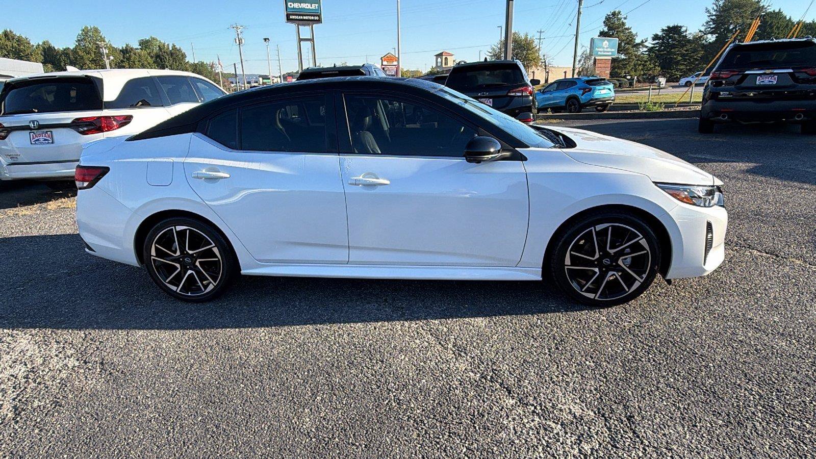Used 2025 Nissan Sentra SR w/ SR Premium Package FWD image 8