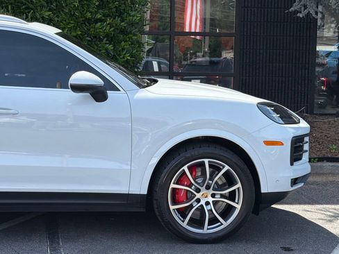 Used 2024 Porsche Cayenne S AWD/4WD image 28