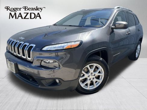 Used 2016 Jeep Cherokee Latitude w/ Cold Weather Group AWD/4WD image 1
