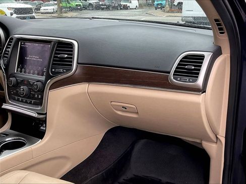 Used 2018 Jeep Grand Cherokee Limited AWD/4WD image 13