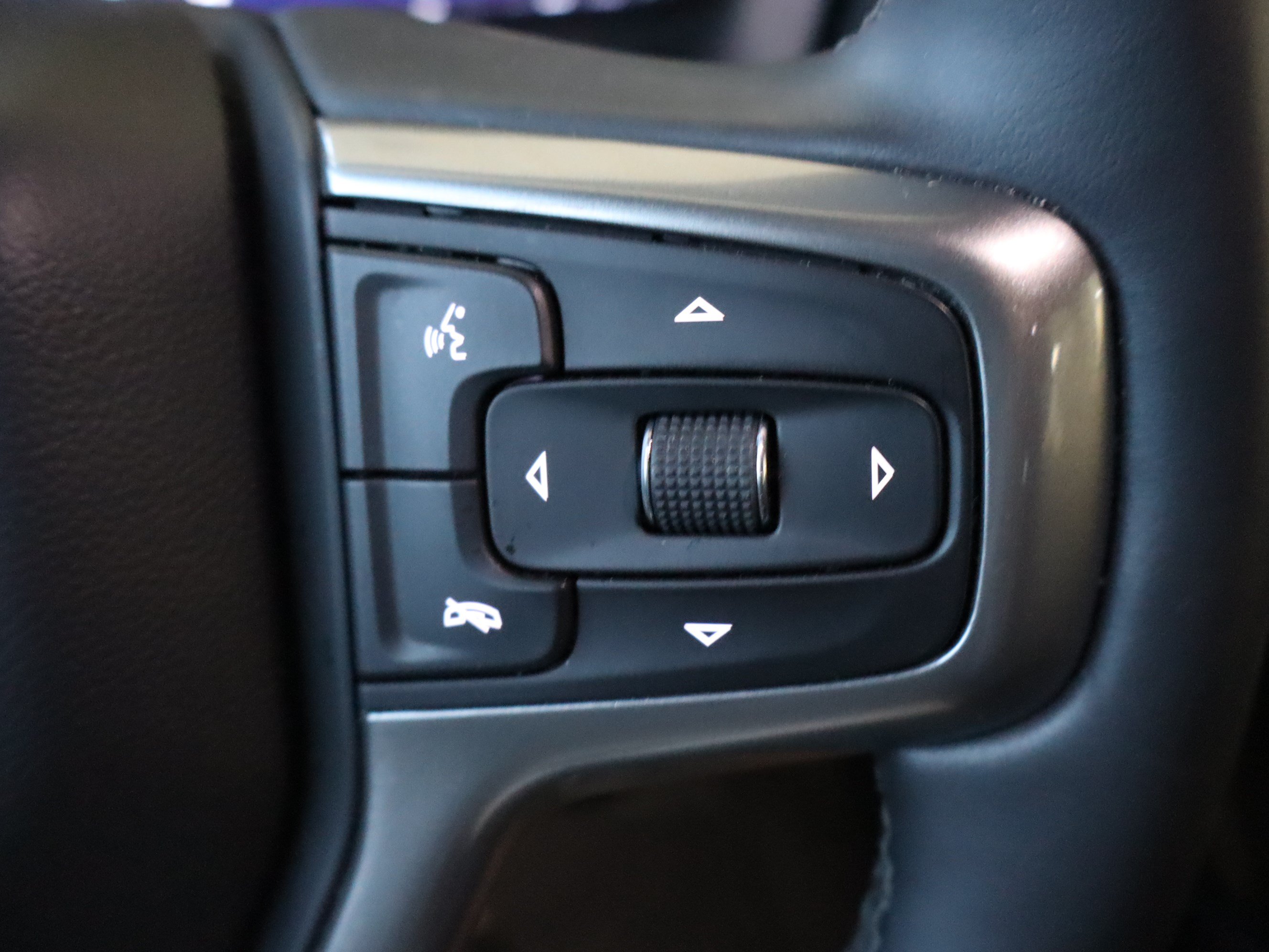 Used 2024 Chevrolet Tahoe Premier AWD/4WD image 25