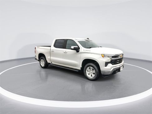 Used 2022 Chevrolet Silverado 1500 LT image 2