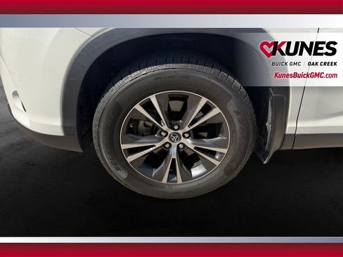 Used 2019 Toyota Highlander LE FWD image 13