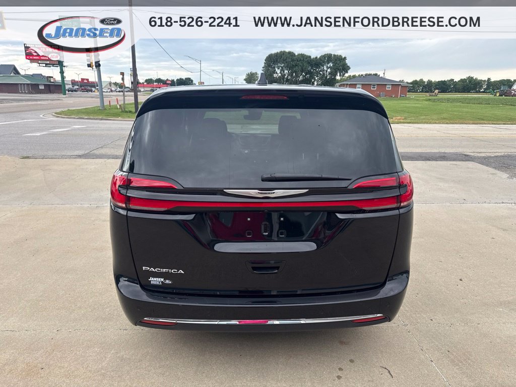 Used 2025 Chrysler Pacifica Select FWD image 6