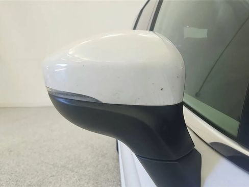 Used 2023 Chrysler Pacifica Touring-L FWD image 18