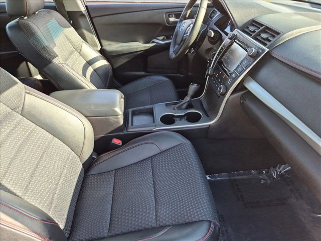Used 2015 Toyota Camry SE w/ Moonroof Package FWD image 20