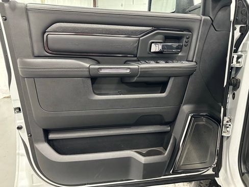 Used 2024 RAM 2500 Limited image 8