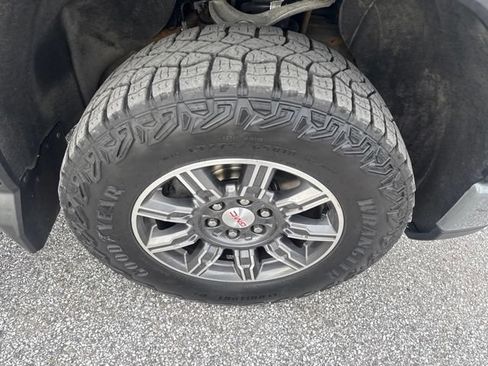 Used 2024 GMC Sierra 1500 AT4 w/ AT4 Preferred Package AWD/4WD image 9