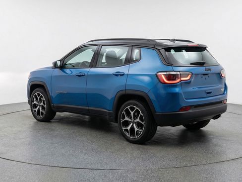 Used 2025 Jeep Compass Limited image 6