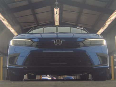 Used 2023 Honda Civic Sport image 2