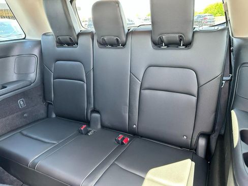 Used 2025 Nissan Pathfinder SL AWD/4WD image 12