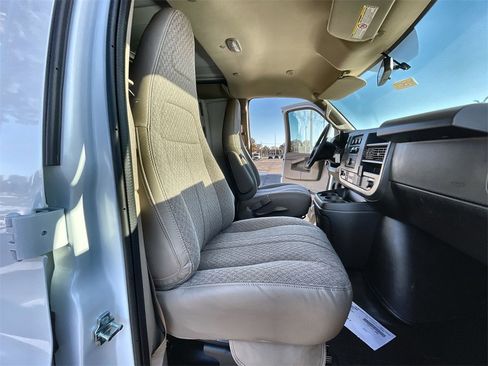 New 2025 Chevrolet Express 2500 Work Van image 25
