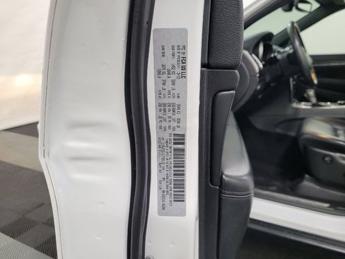 Used 2019 Jeep Grand Cherokee Limited image 33