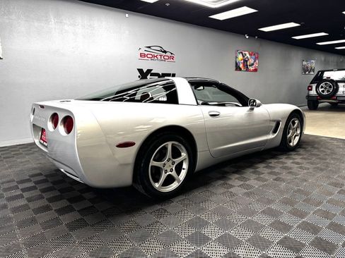 Used 2001 Chevrolet Corvette Coupe w/ Preferred Equipment Group2 image 15