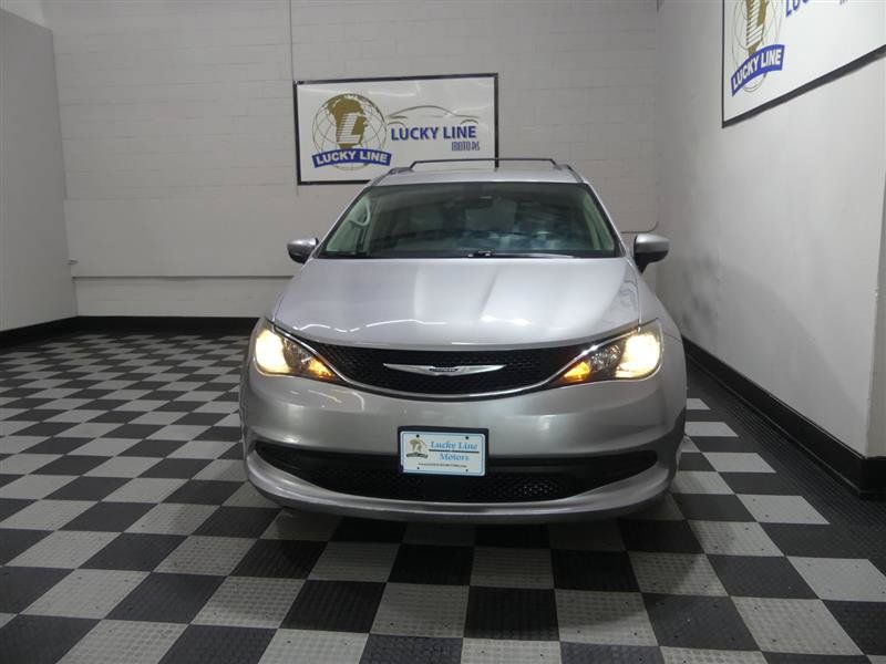 Used 2021 Chrysler Voyager Lxi FWD image 2