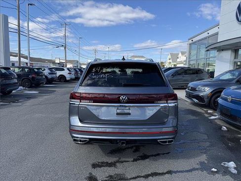 Used 2025 Volkswagen Atlas SEL Premium R-Line image 5