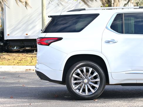 Used 2023 Chevrolet Traverse Premier image 5