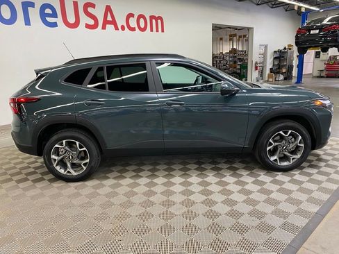 Used 2025 Chevrolet Trax LT FWD image 7