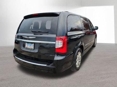 Used 2013 Chrysler Town & Country Touring image 35
