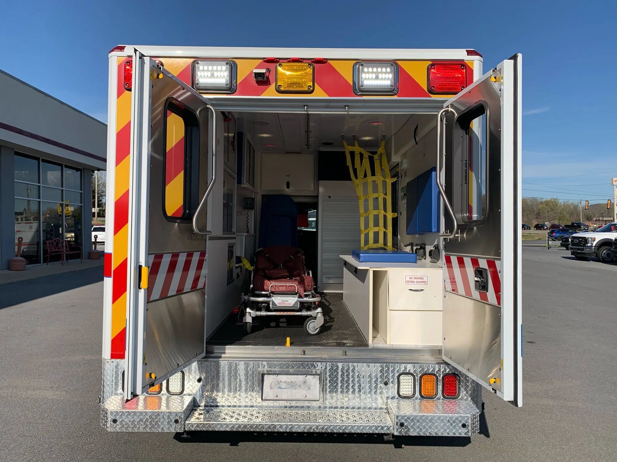 Used 2014 Chevrolet Express 4500 w/ Ambulance Package RWD image 47