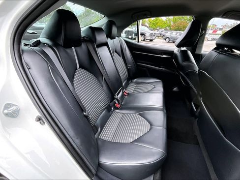 Used 2022 Toyota Camry SE w/ Convenience Package FWD image 19