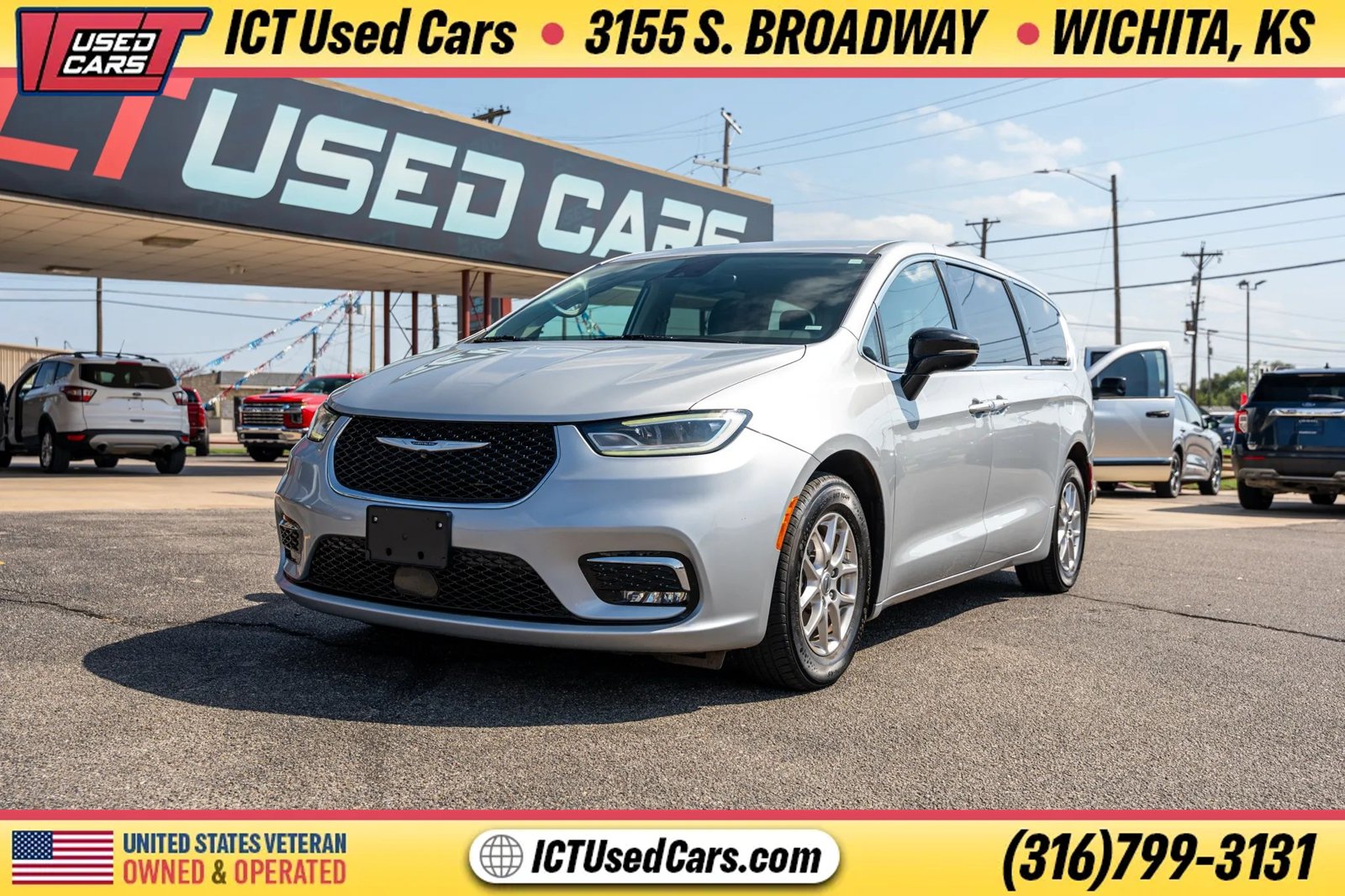 Used 2024 Chrysler Pacifica Touring-L FWD image 1