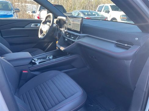 New 2026 Ford Explorer ST-Line w/ ST-Line Street Pack image 11