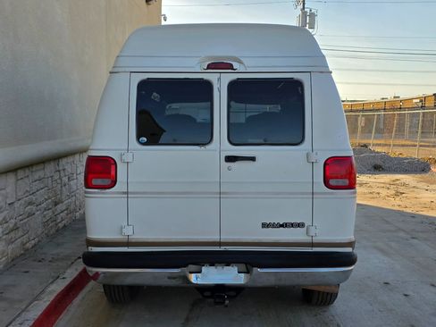 Used 2001 Dodge B1500 image 4