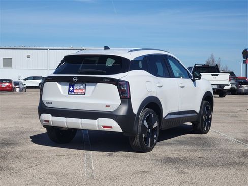 New 2026 Nissan Kicks SR image 3