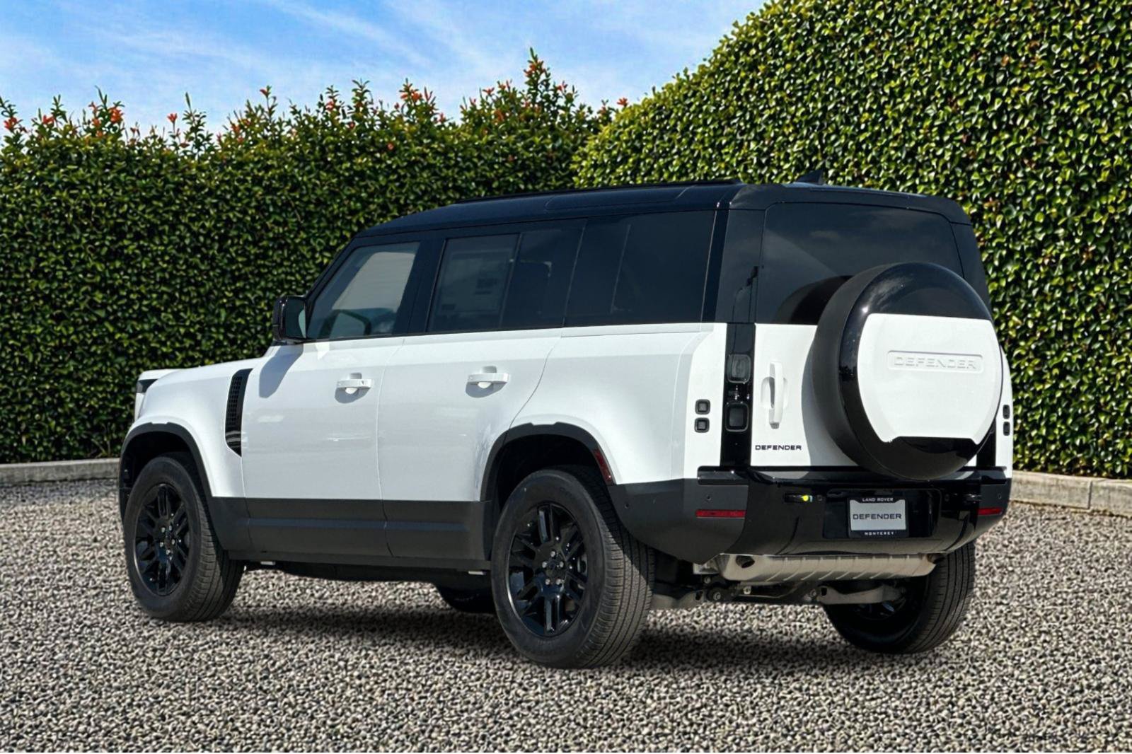 New 2026 Land Rover Defender 110 S AWD/4WD image 4